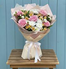 Букет цветов из:  Гвоздики, Орхидеи и Розы в Ильинское