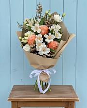 Букет цветов из:  Альстромерии, Лизиантусы, Розы и Хризантемы в Ильинское