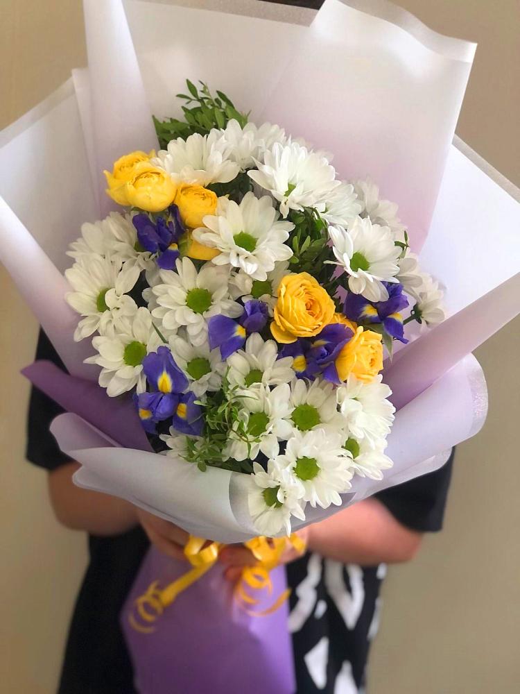 Букет цветов из: Ирисы, Хризантемы и Розы в Ильинское