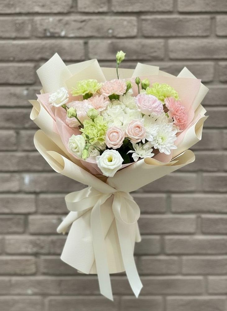 Букет цветов из: Гвоздики, Розы, Лизиантусы и Хризантемы в Ильинское