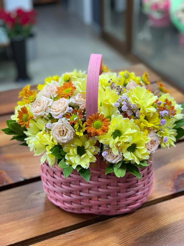 Цветочная композиция из Хризантемы и Розы в корзине в Ильинское