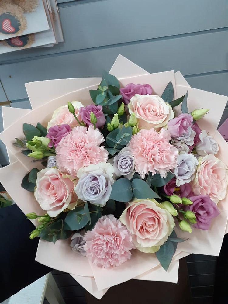 Букет цветов из: Розы, Гвоздики и Лизиантусы в Ильинское